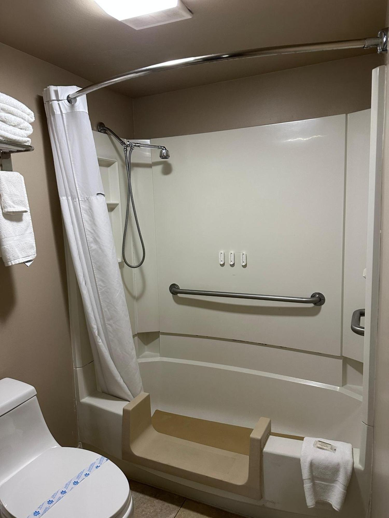Travelodge By Wyndham Florence Extérieur photo